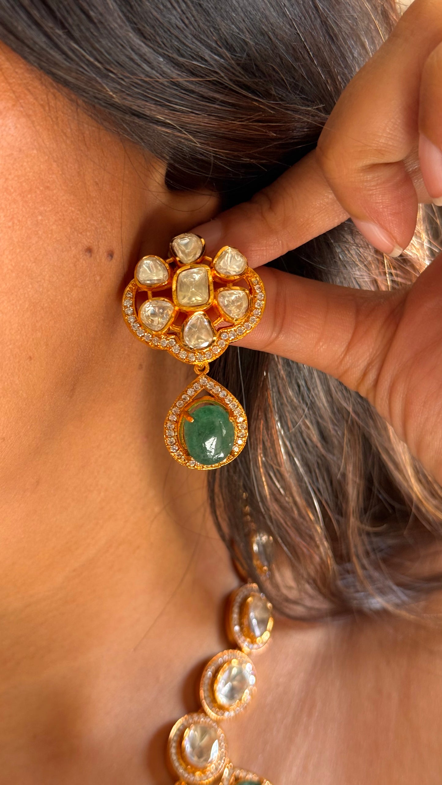 Emerald peeli polki Lv floral gold necklace