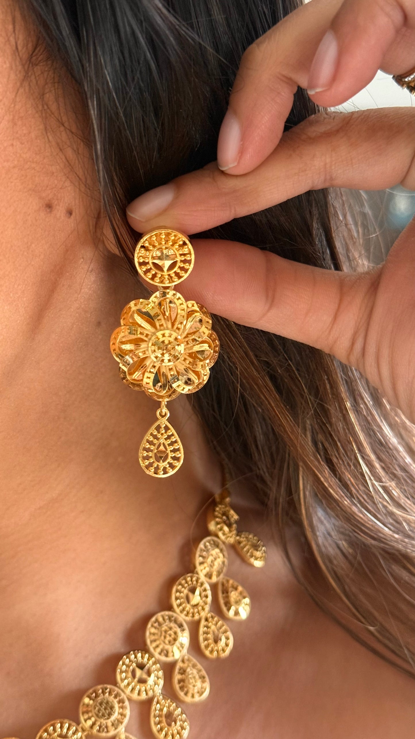 gold floral necklace