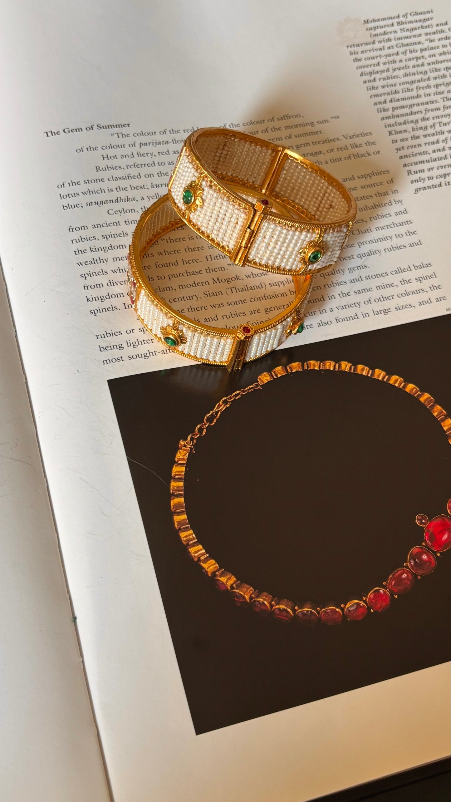 White rajwadi bangdi in ruby & emerald