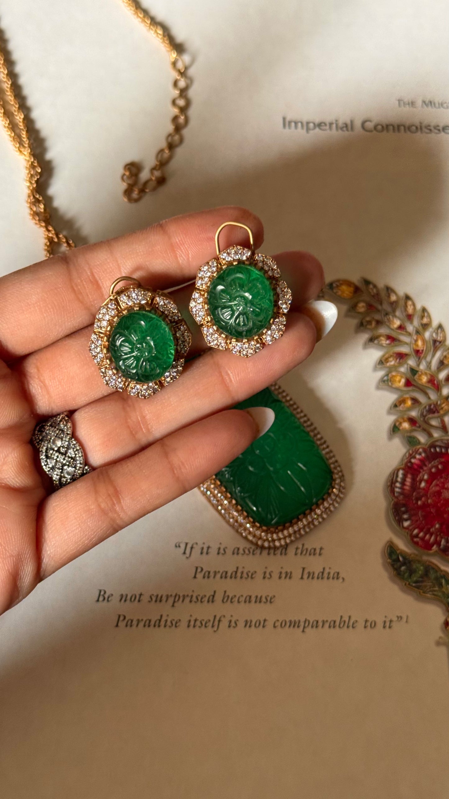 Emerald carving doublet pendant set