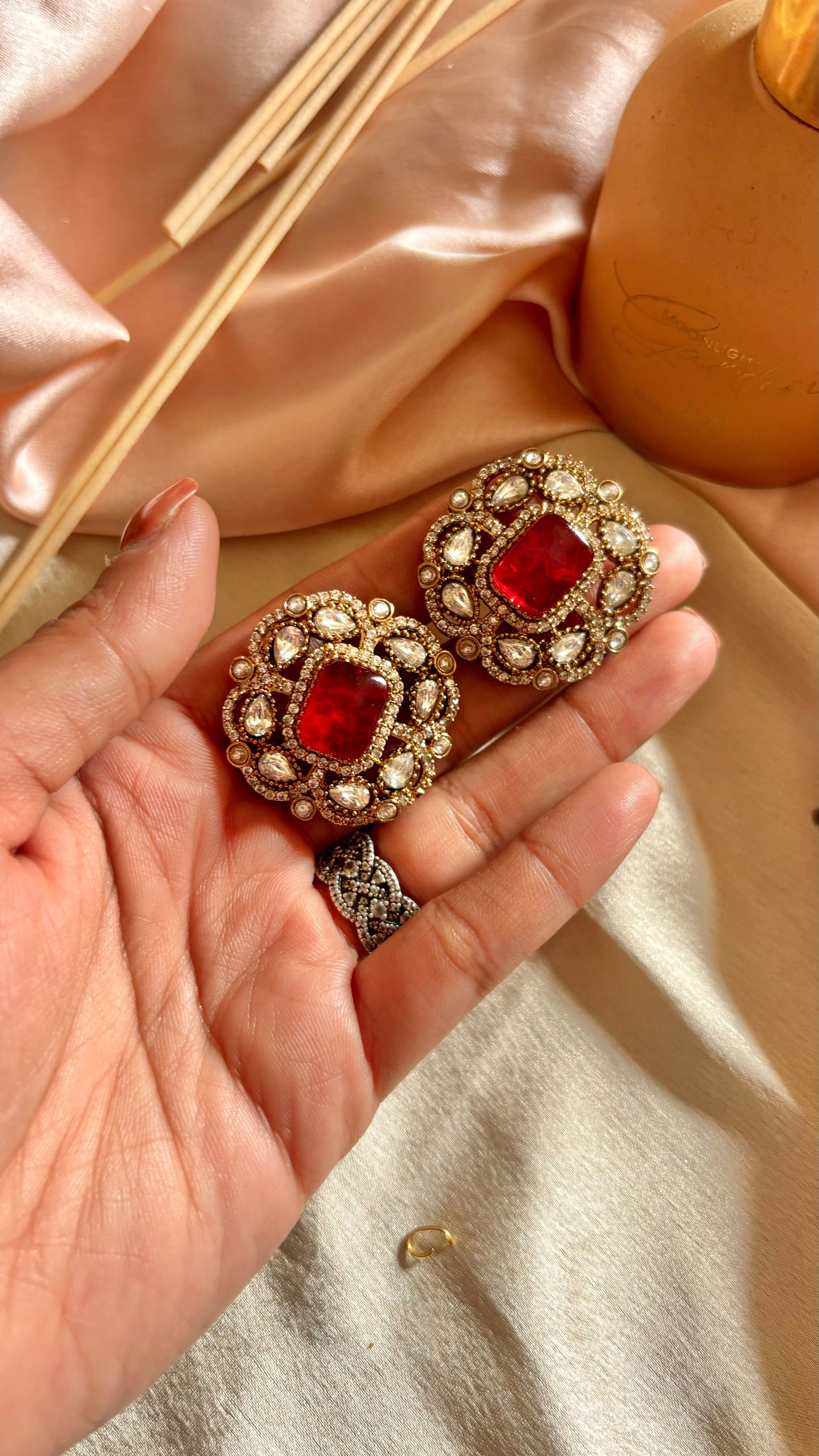 Heer Ruby Victorian minimalist choker