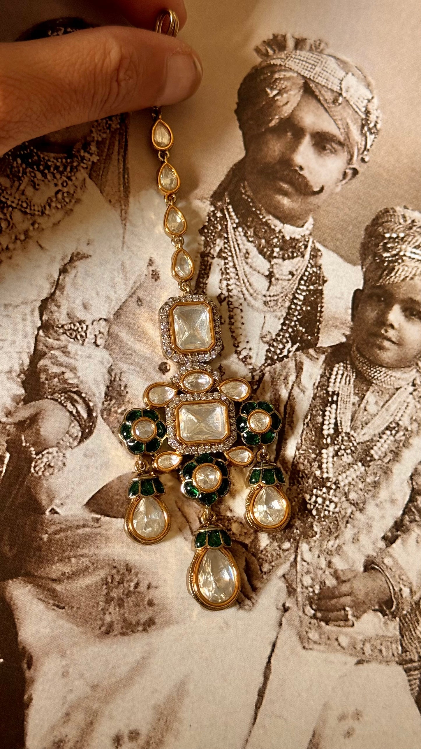 Emerald katdana moissanite maangtika