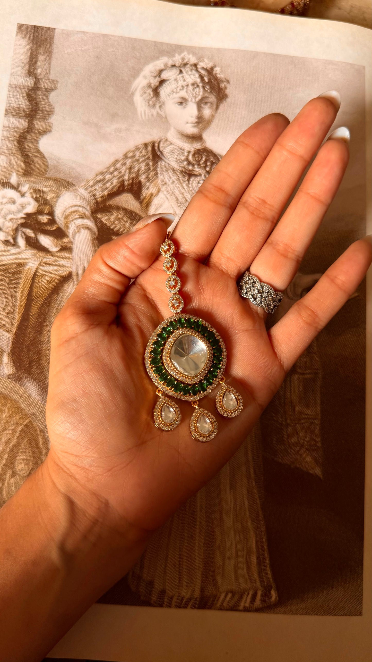 Emerald katdana moissanite maangtika