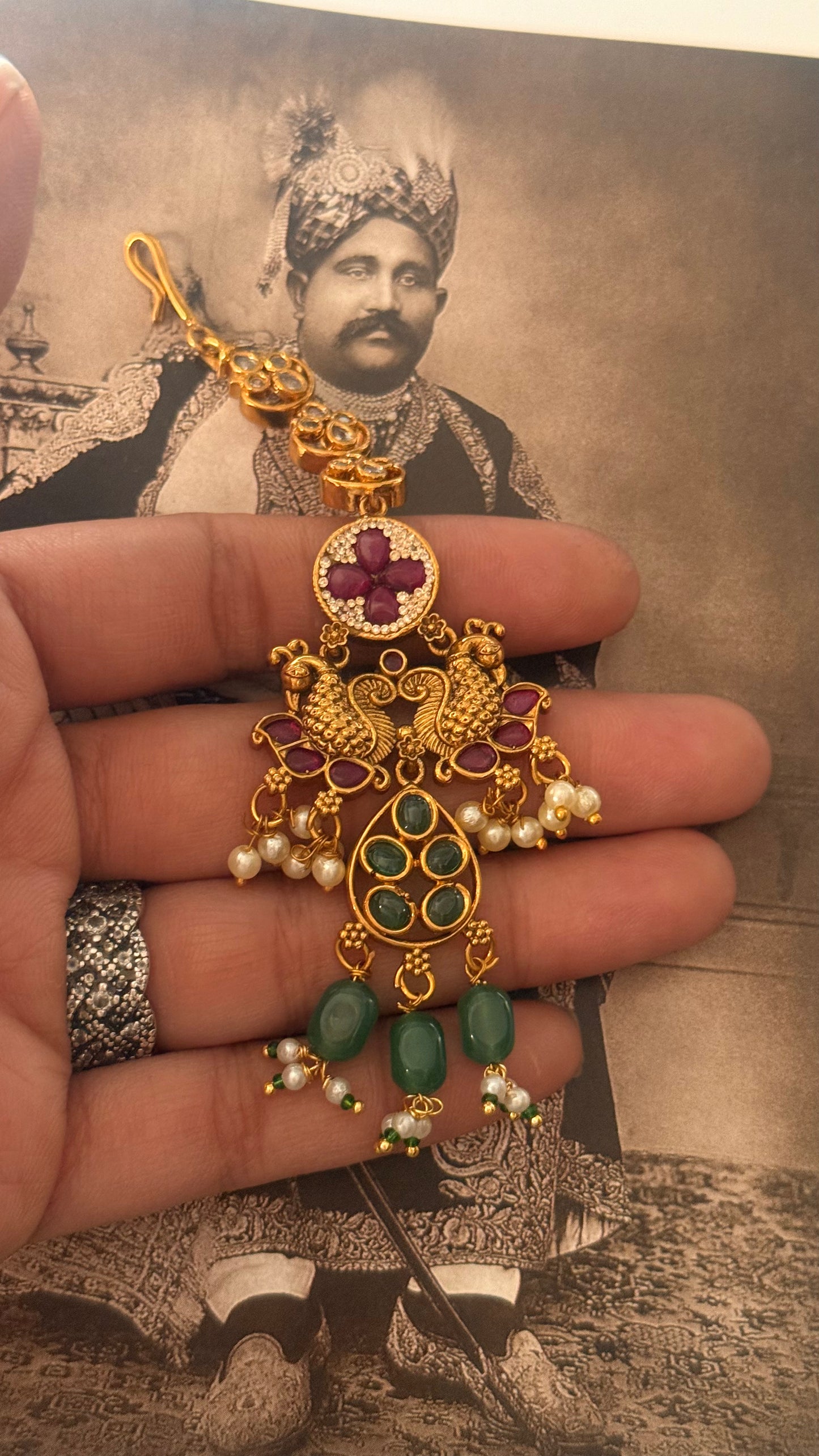 Ruby & emerald rajwada maangtika