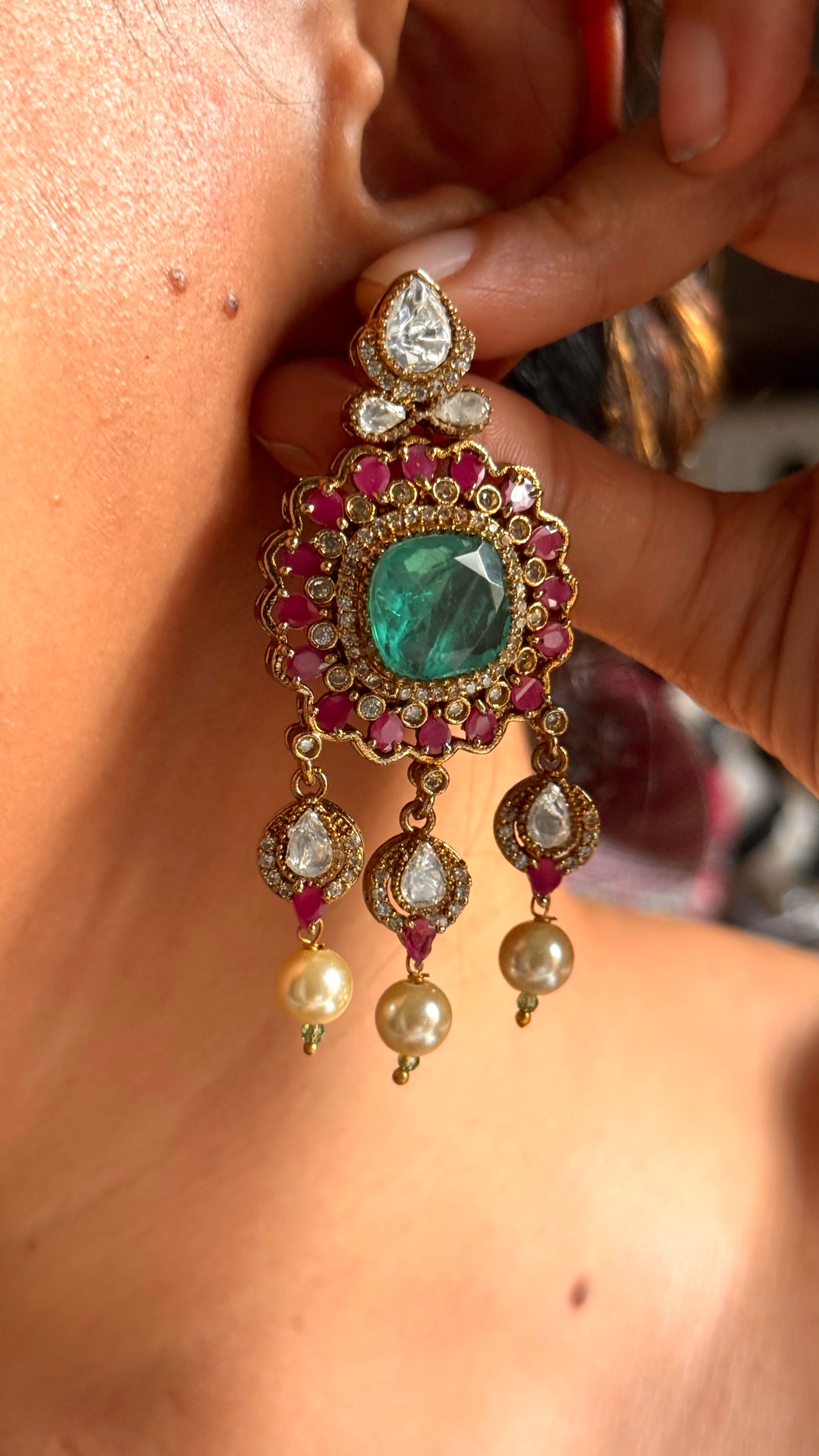 Turquoise & rani pink choker necklace with pearl detailing