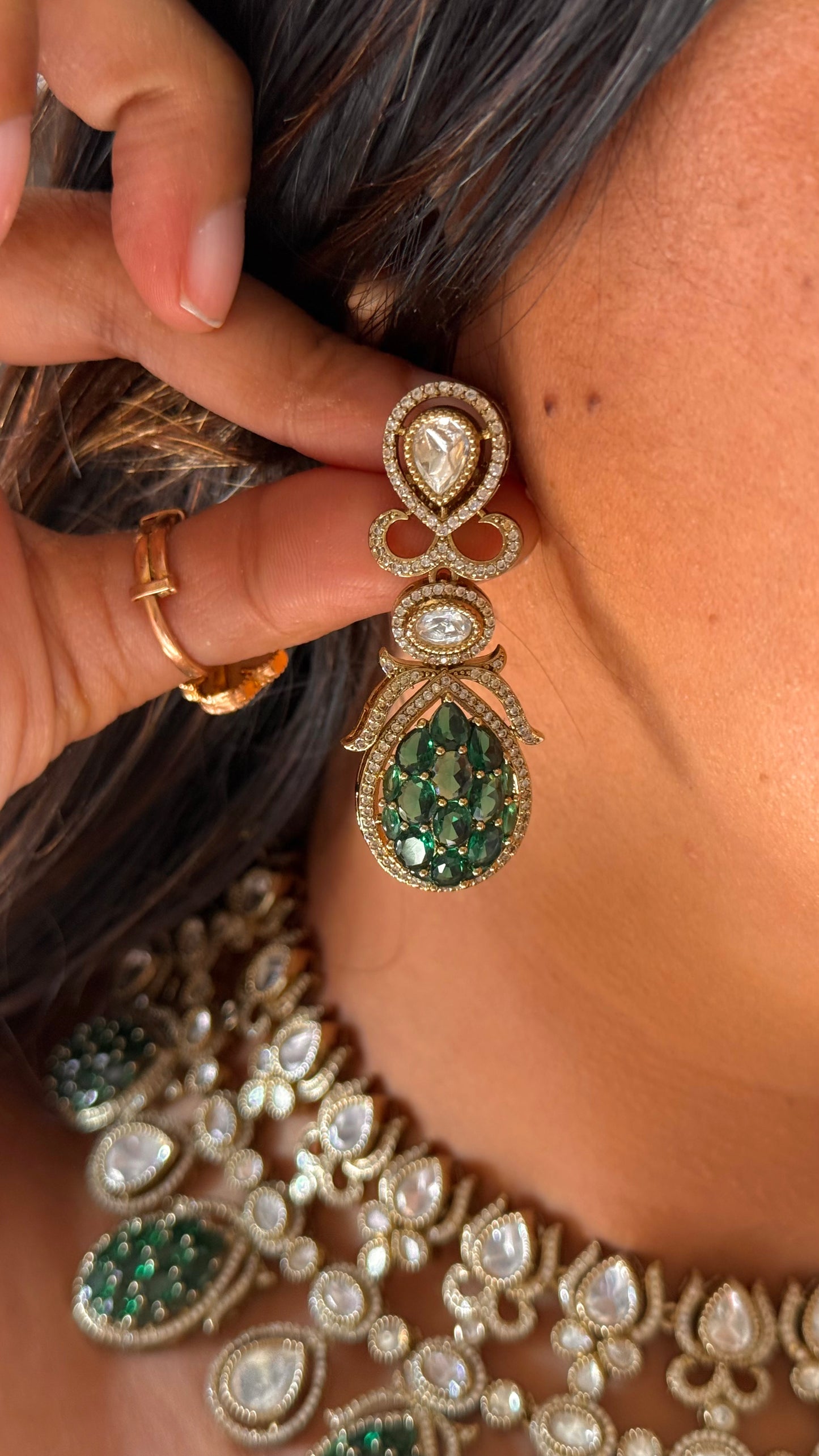 Emerald takkar victorian collar necklace