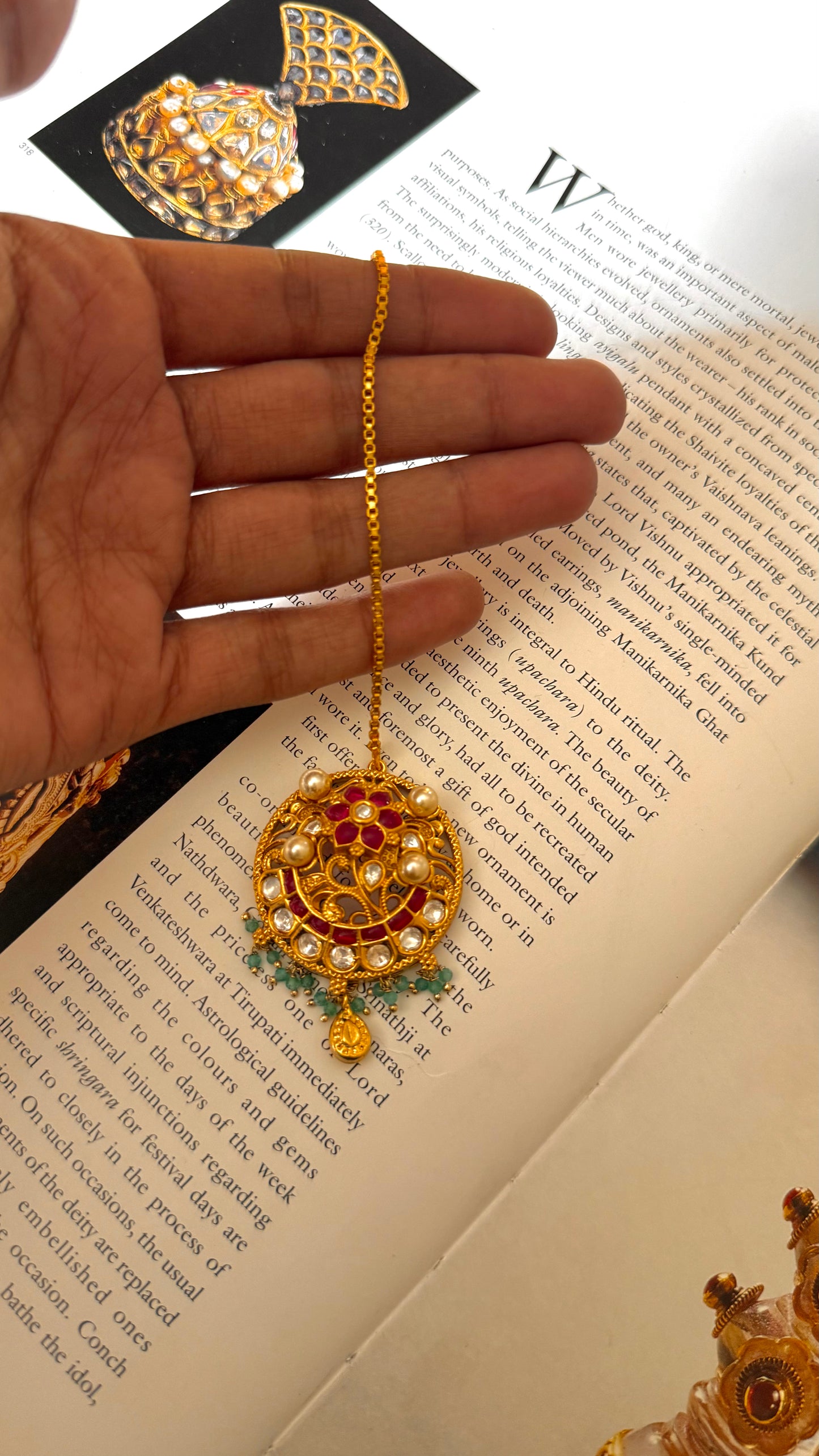 Mint & ruby paachi Rajwada maangtika