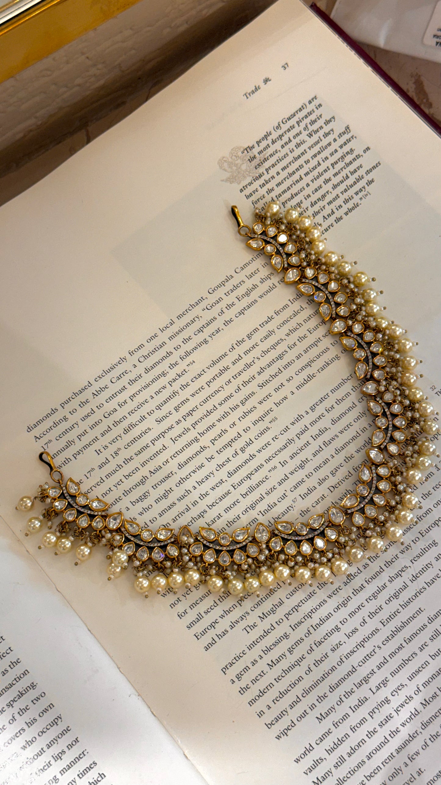 Polki scallop Victorian mathapatti with pearl detailing