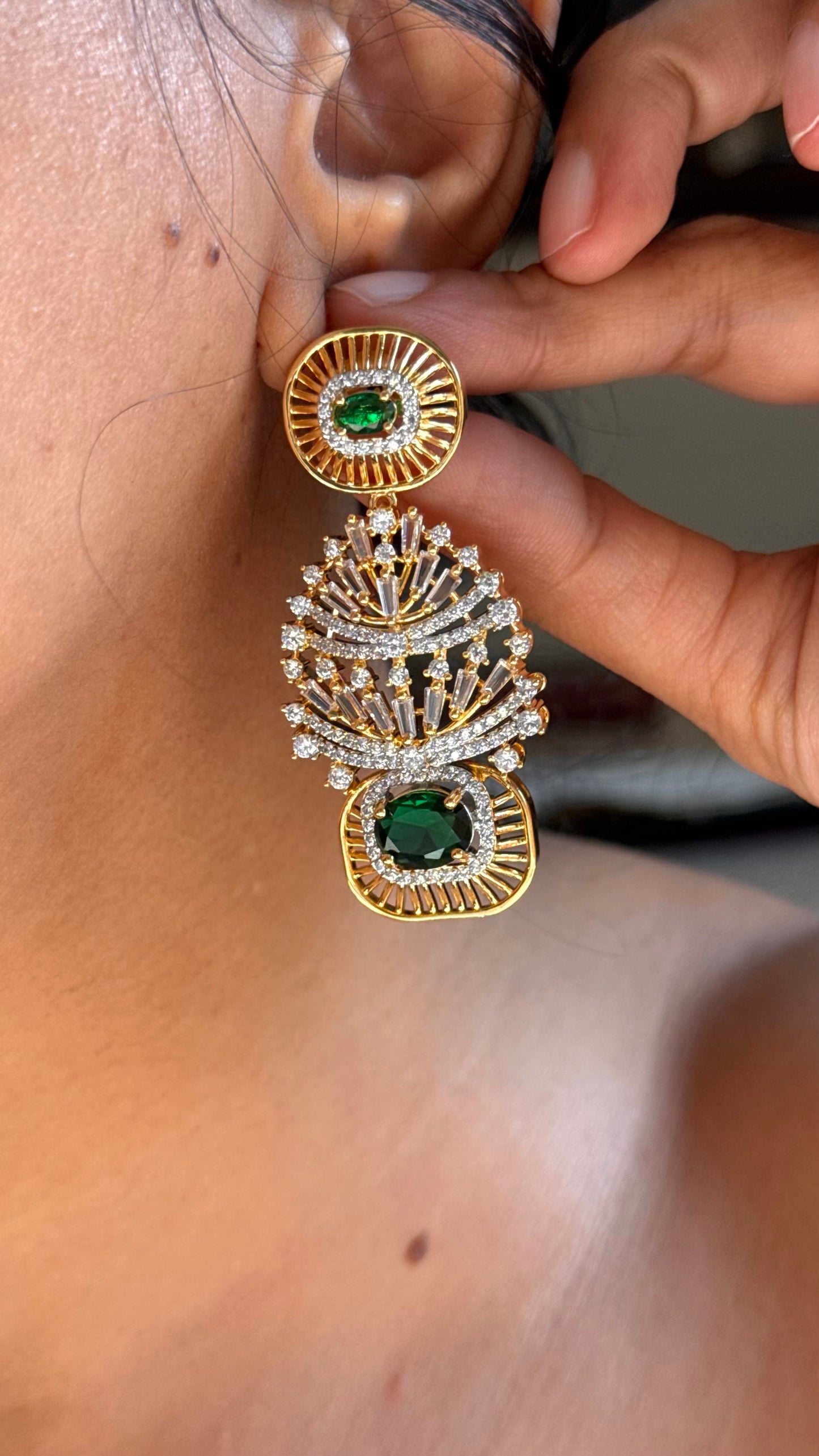 Emerald GJ polish diamond necklace