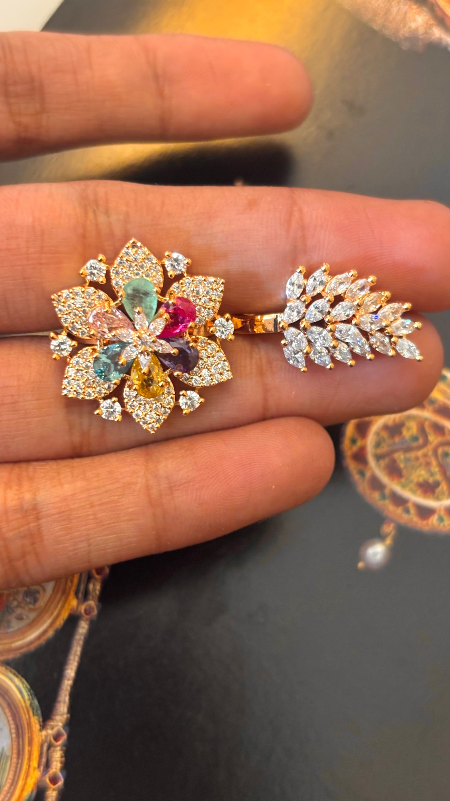 Multicoloured floral dual finger ring