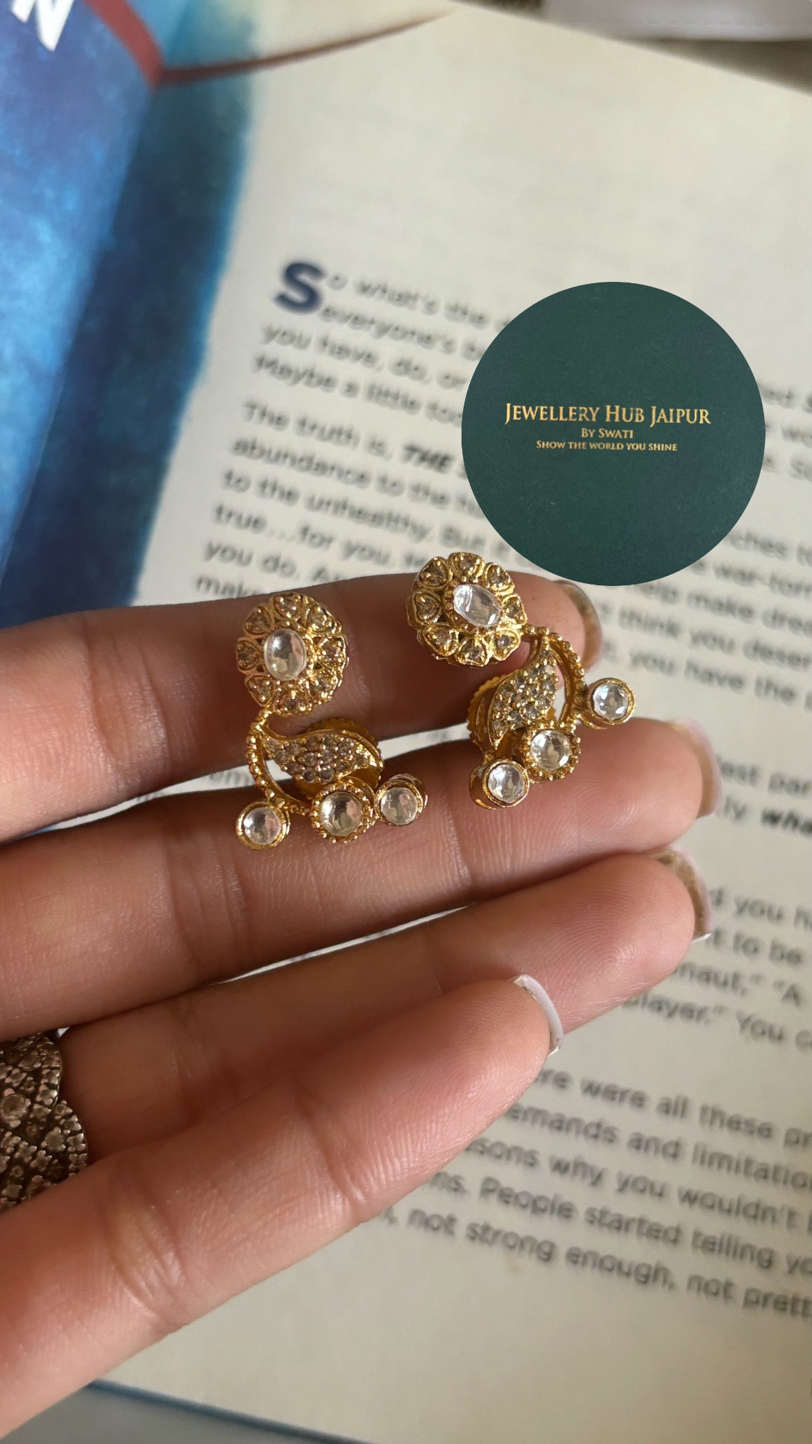 Emerald Sabyasachi tiger down pendant set