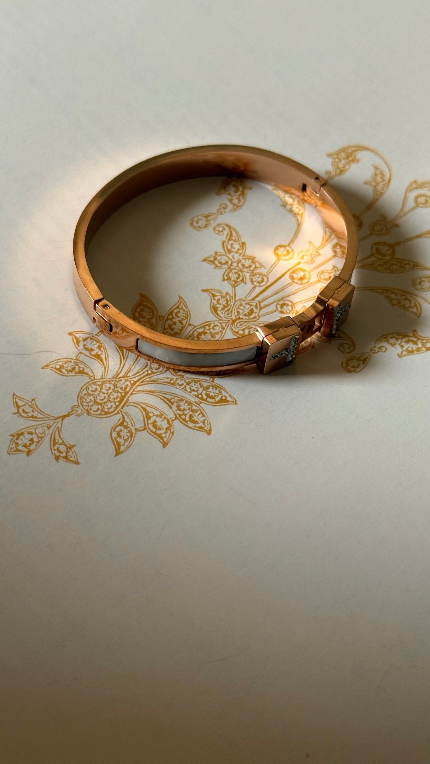 White & golden radiance bracelet