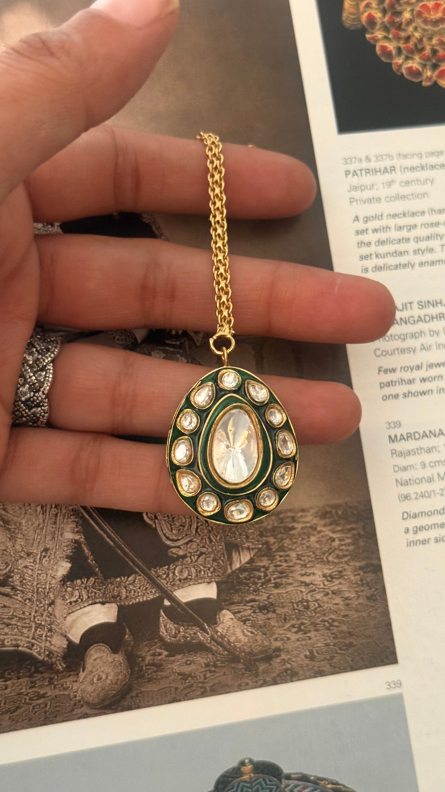 Emerald meena uncut polki tear drop mangtika