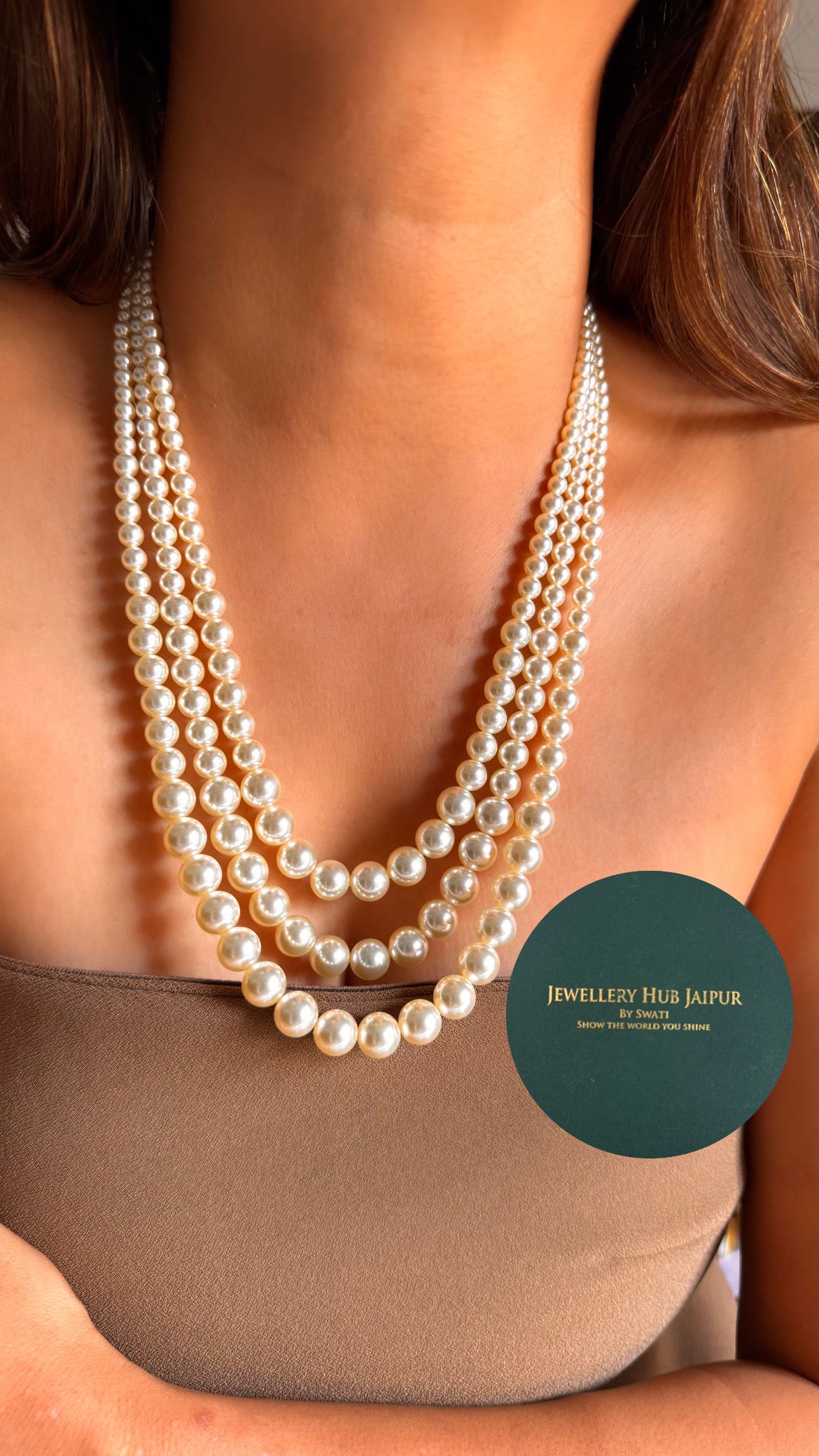 Triple layer pearl mid length necklace