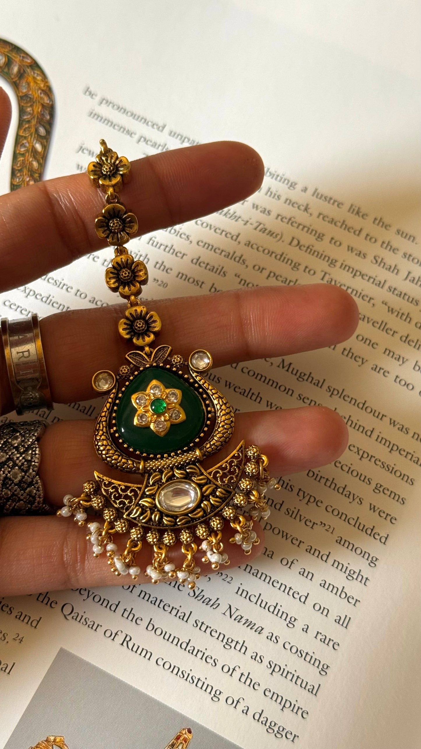 Dark emerald Rajwada maangtikka