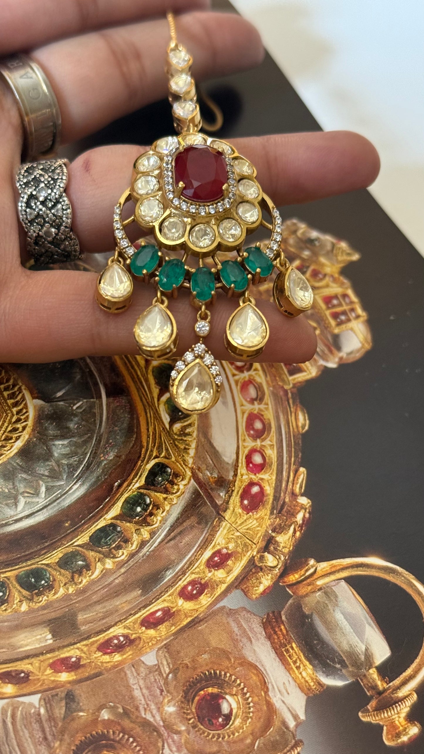 Ruby & emerald peeli polki maangtika