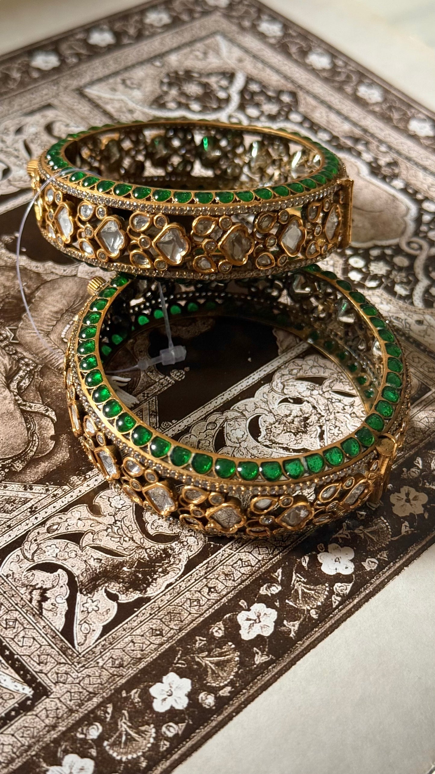 Moissanite polki & emerald openable bangle