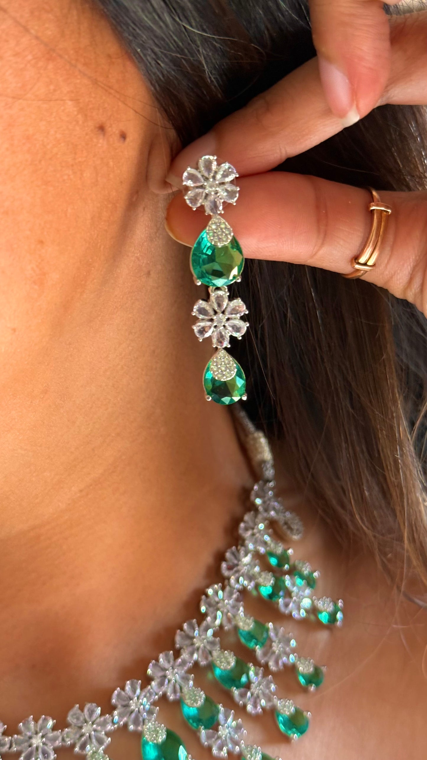 Mint minmal diamond necklace