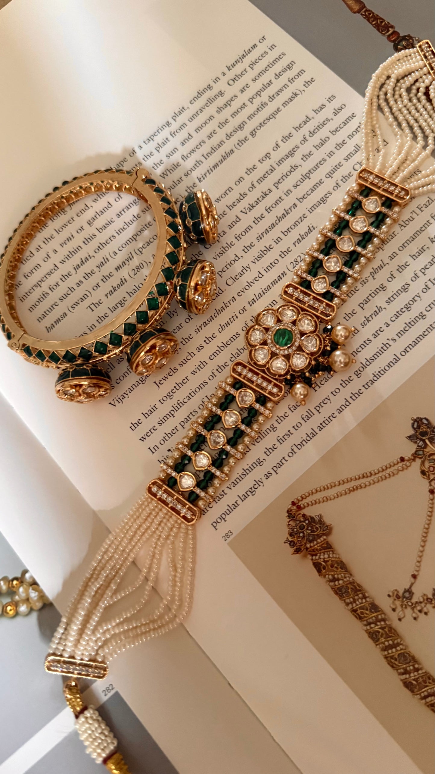 Emerald moissanite floral pearl thread choker