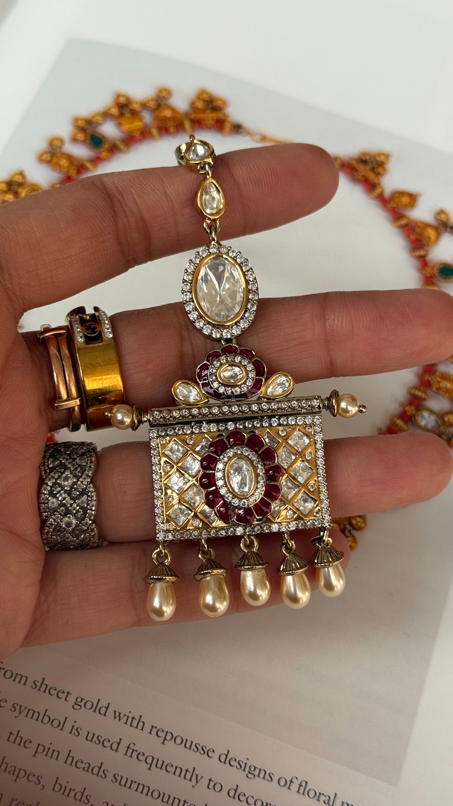 Ruby takkar victorian maangtika