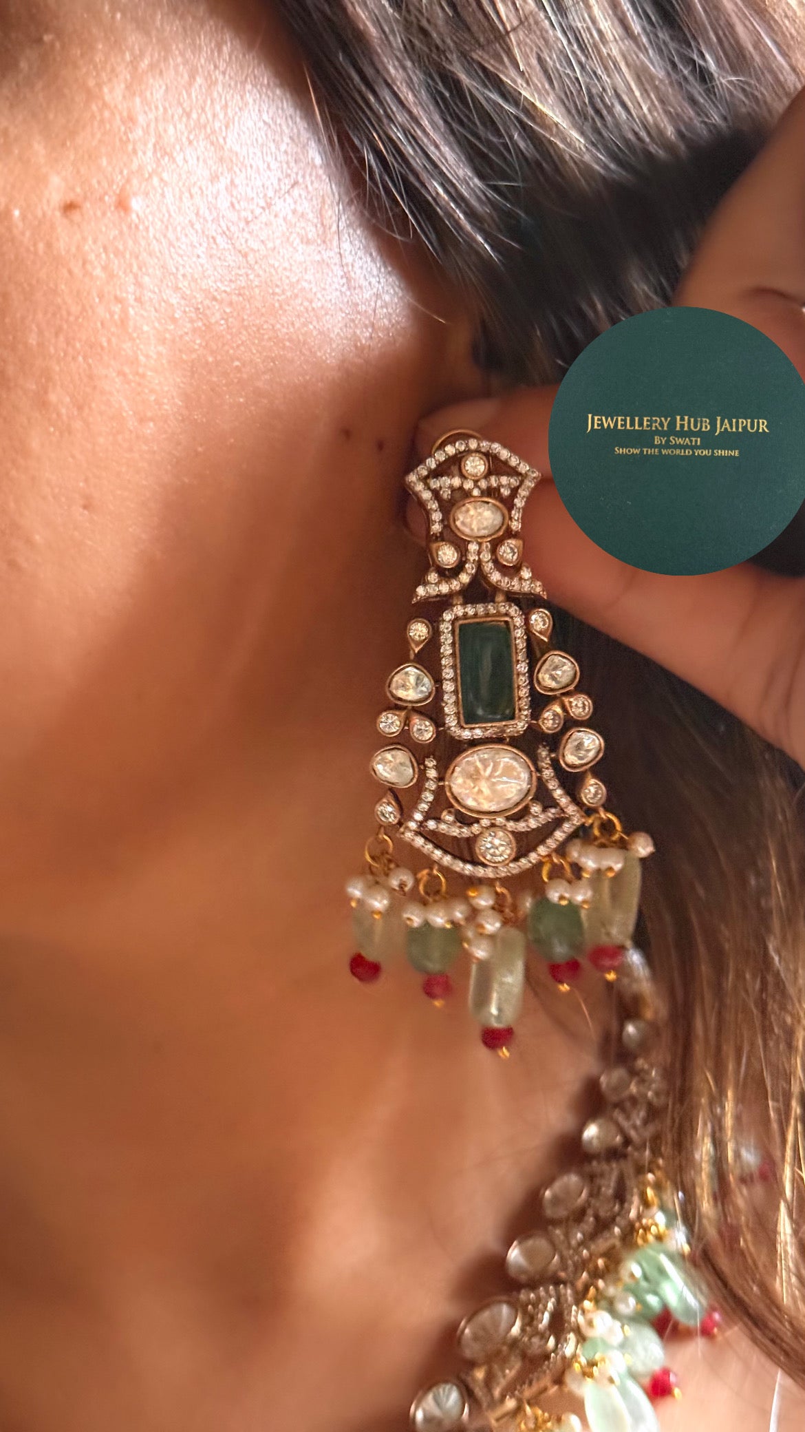 Emerald doublet moissanite polki with mint drop collar set