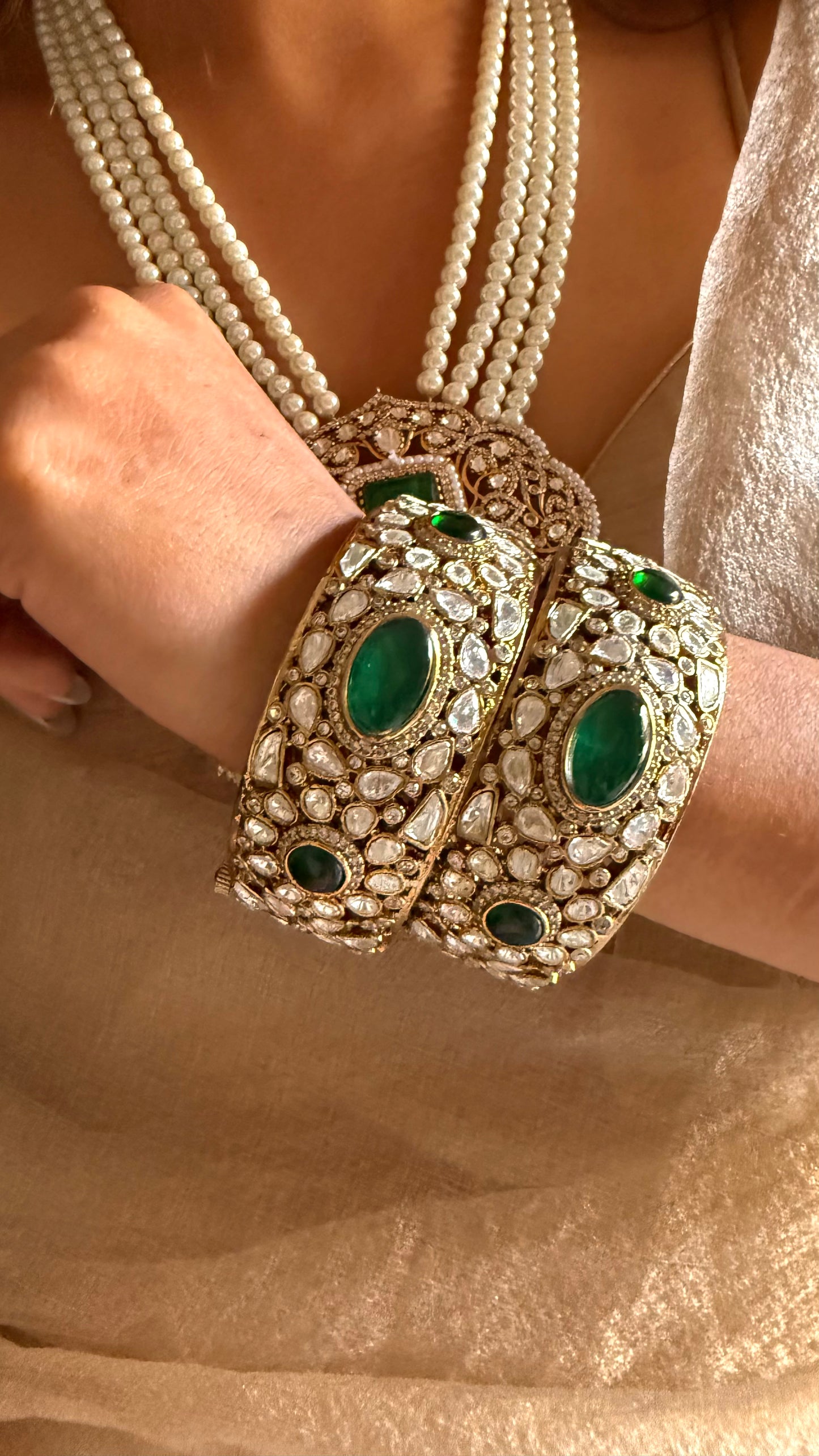 Single Emerald doublet Moissanite openable bangle