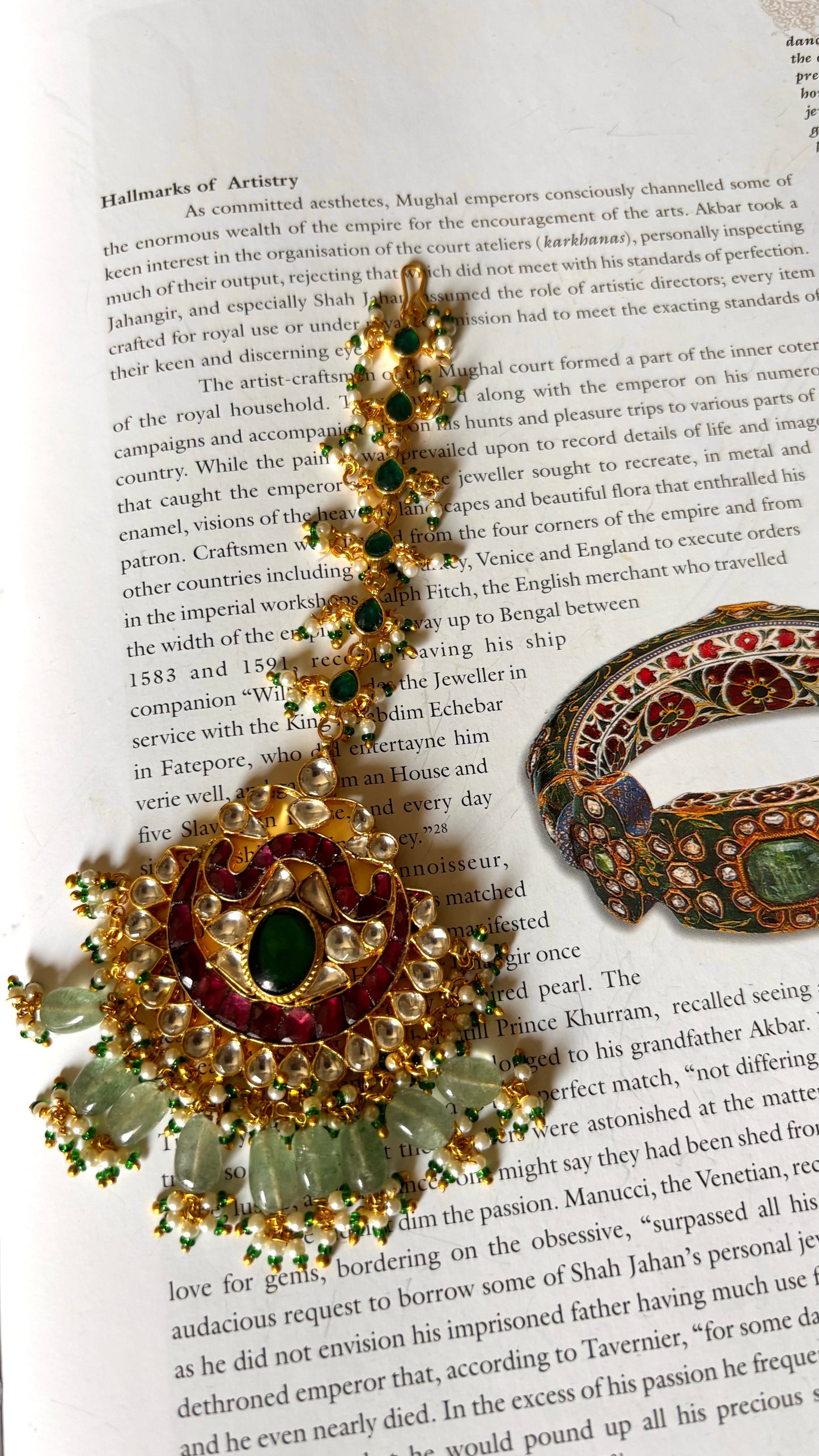 Emerald & rani pink paachi Kundan maangtika