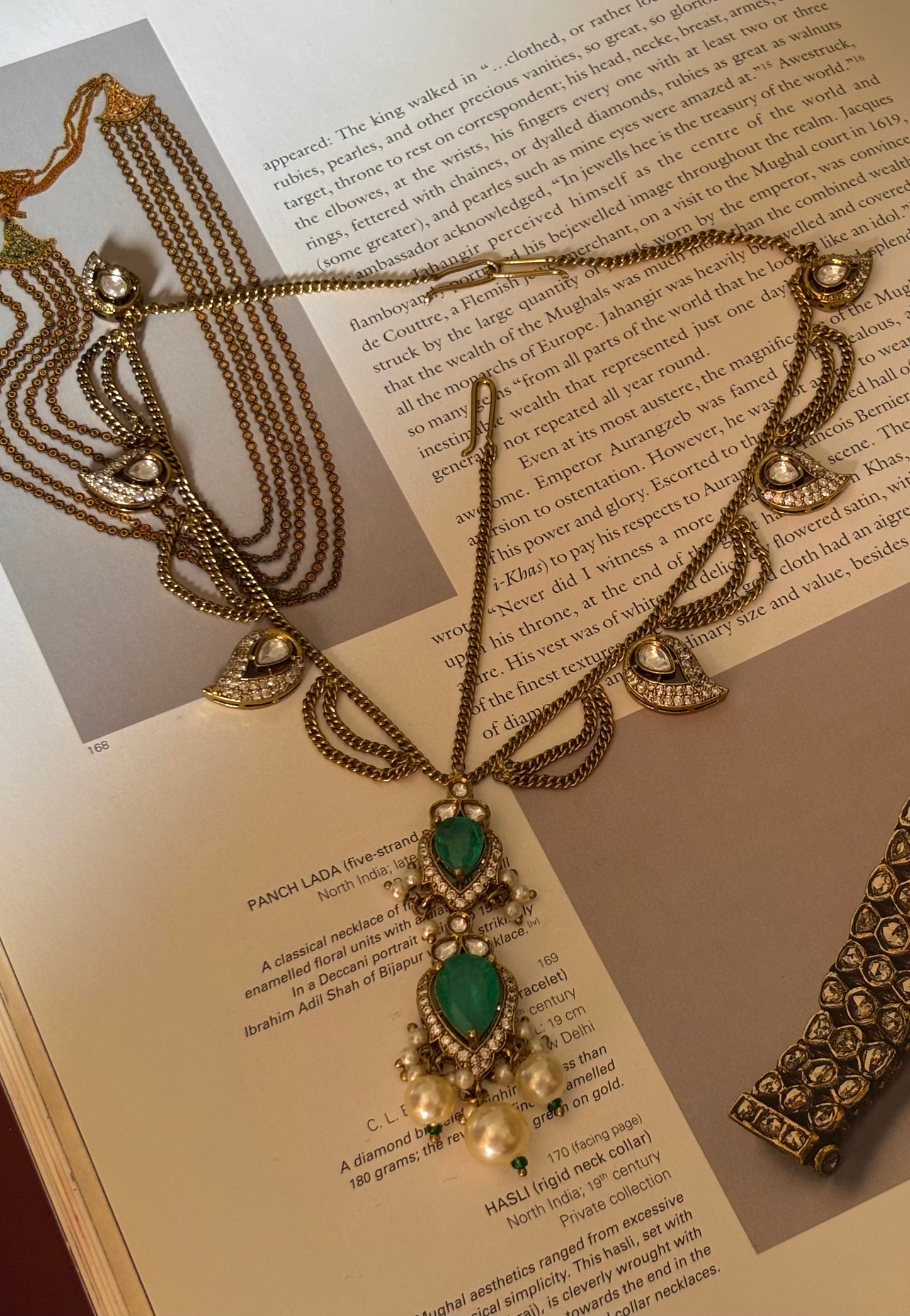 emerald victorian maangtika
