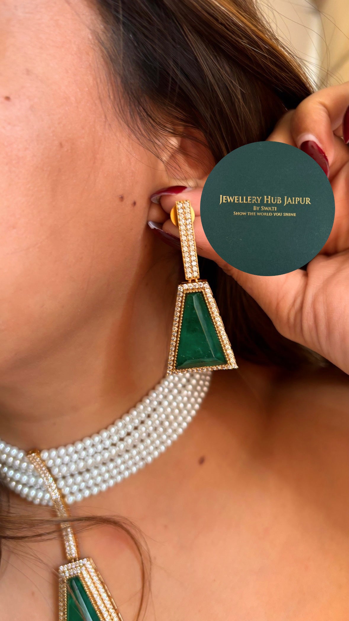 Emerald necklace with earrings