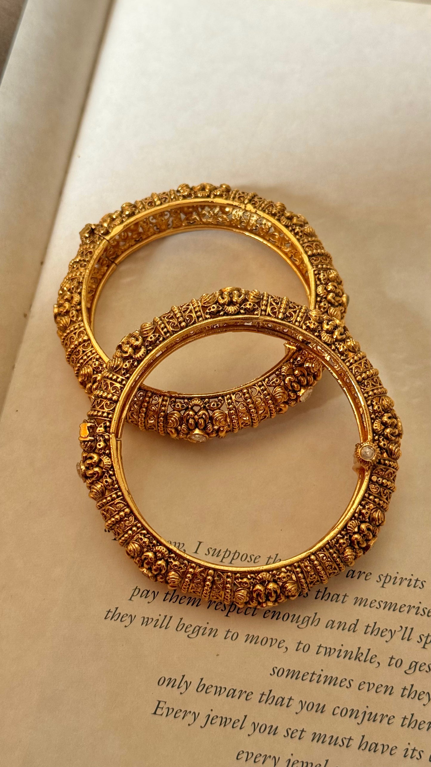 Moissanite rajwada openable bangle