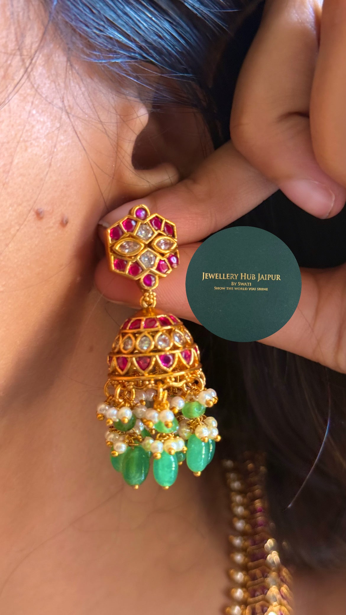 Rani pink & emerald rajwada with mint drop choker set