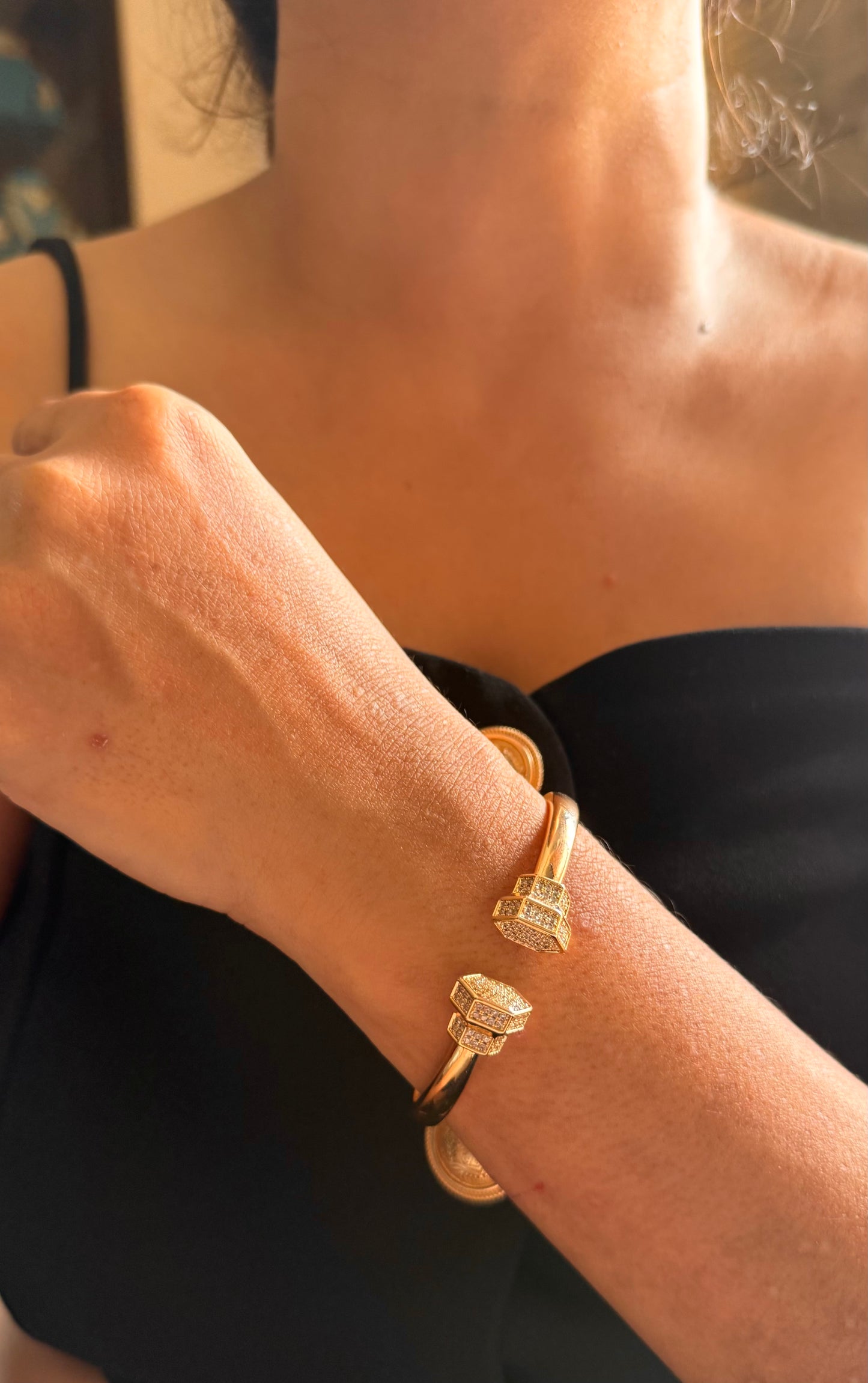 Open-Cuff Square End bracelet (gold)
