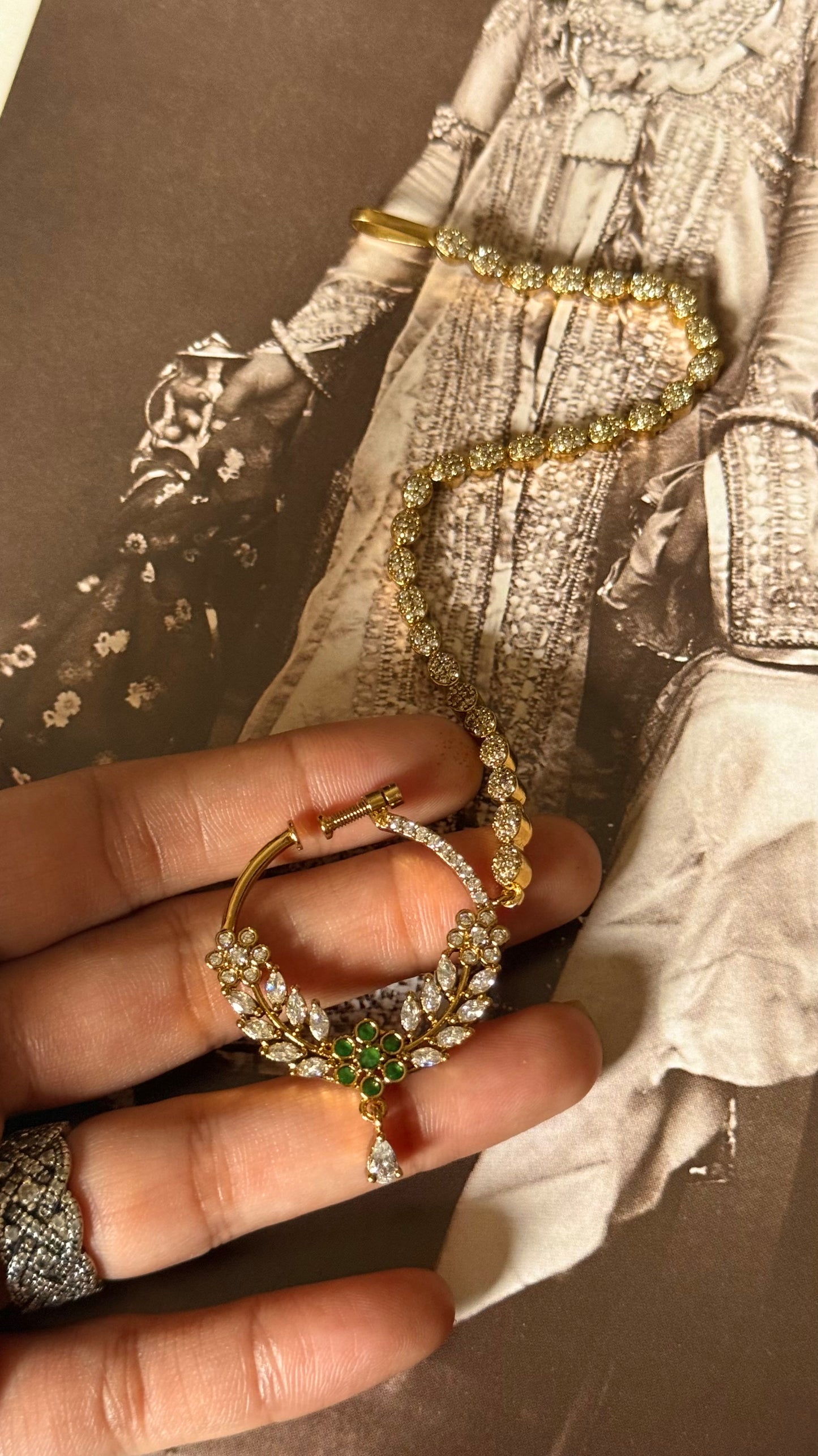 Emerald floral diamond nath