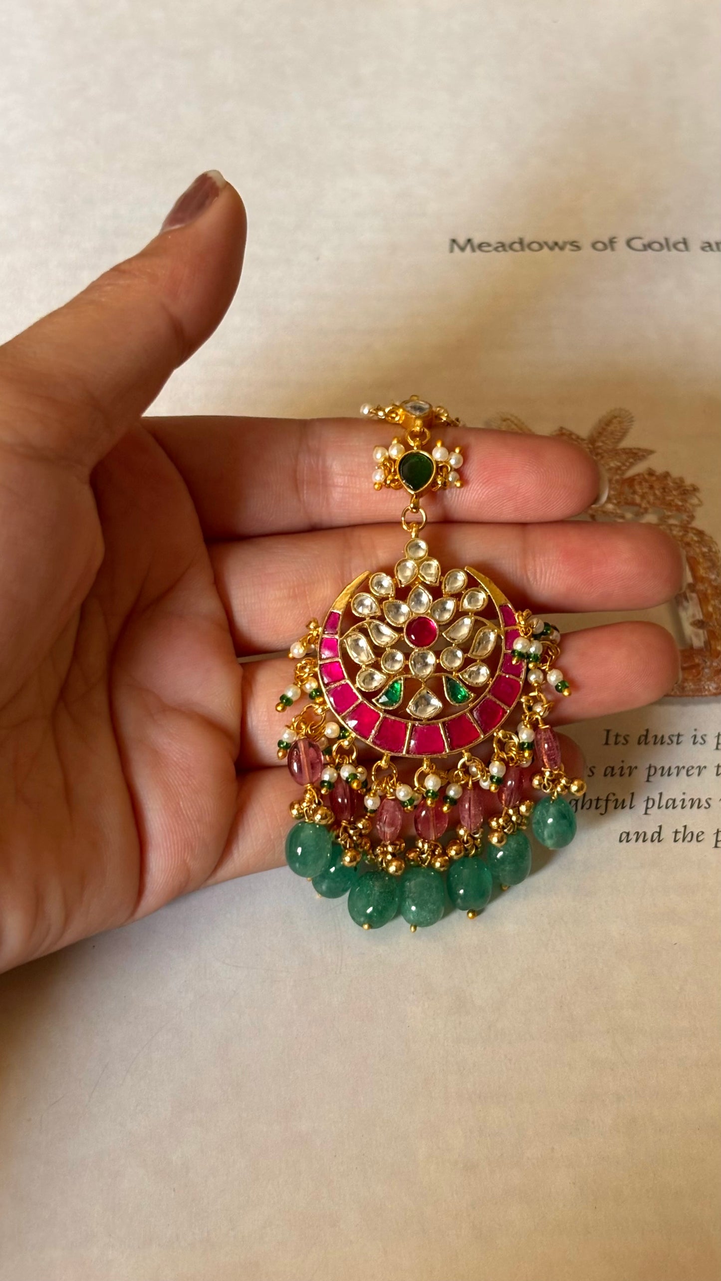 Handmade paachi kundan chaand Maangtika