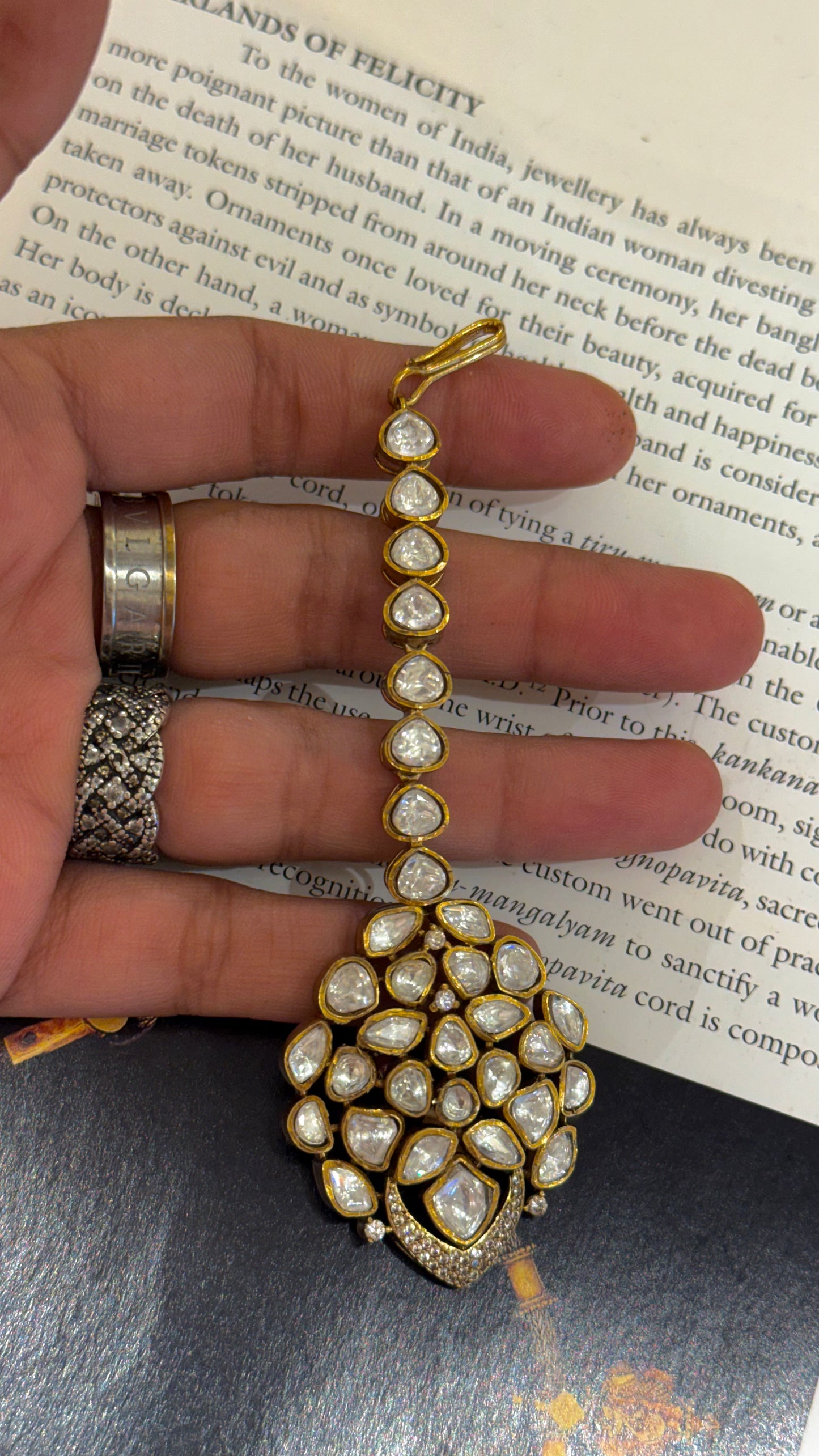 White polki Victorian maangtika