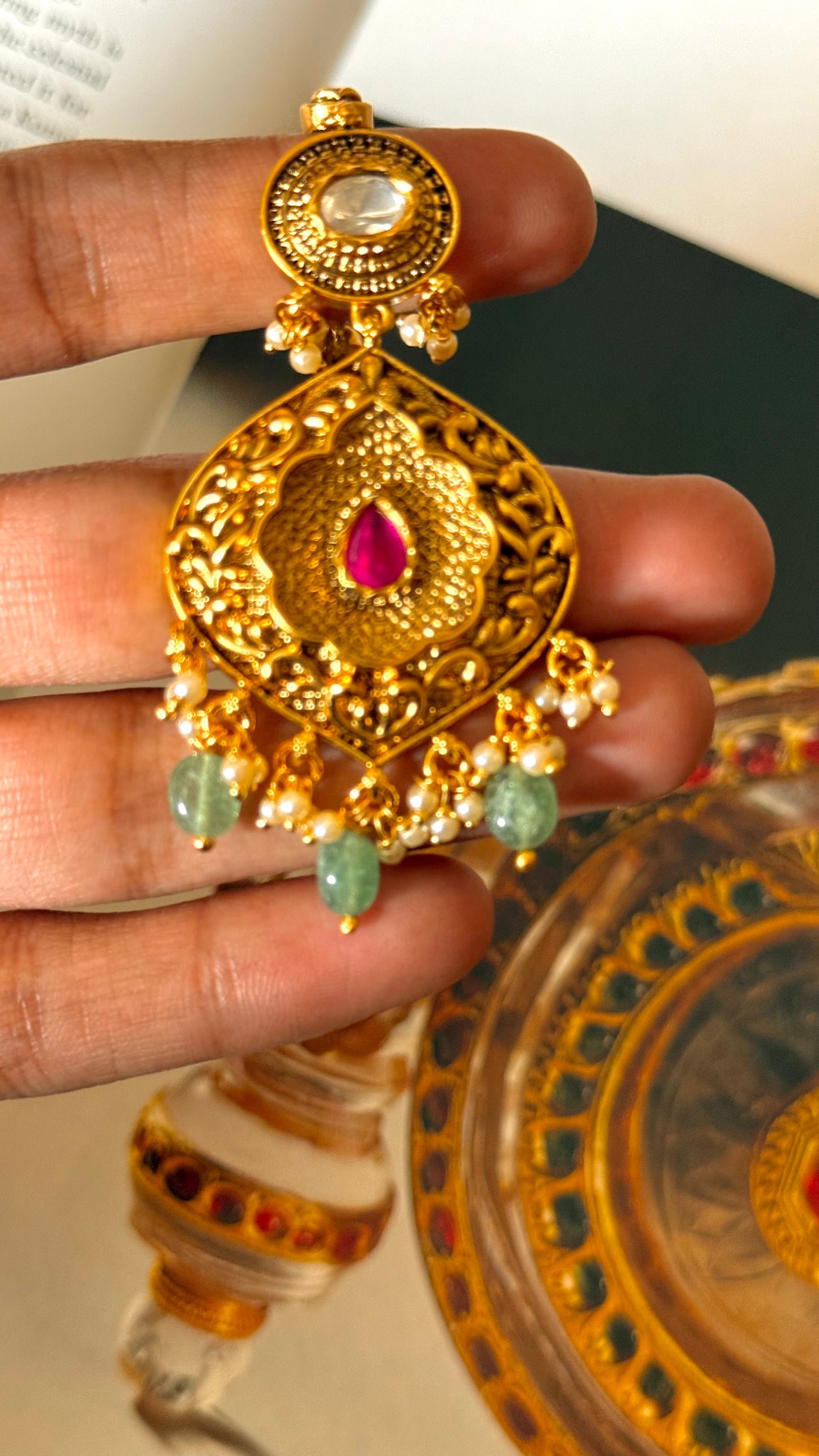 Rajwada maangtika with mint detatiling