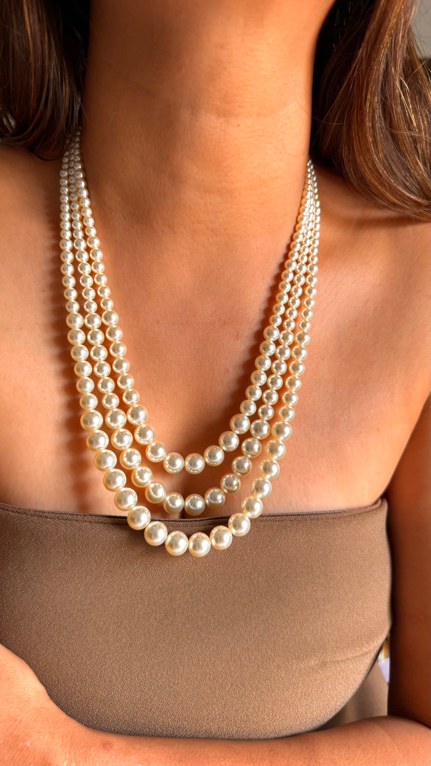 Triple layer pearl mid length necklace