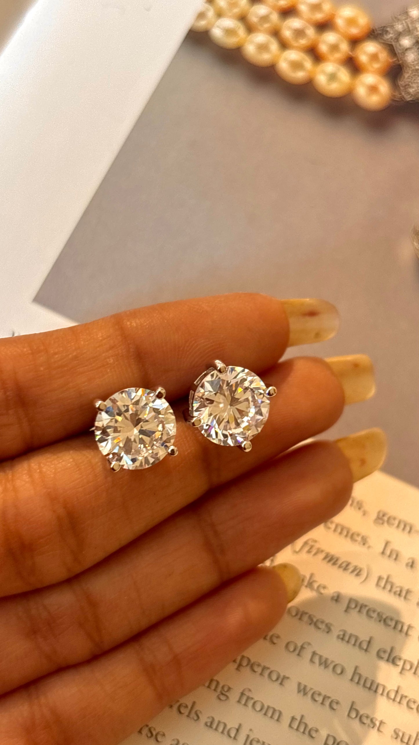 Round shape, rhodium 2 carat diamond studs