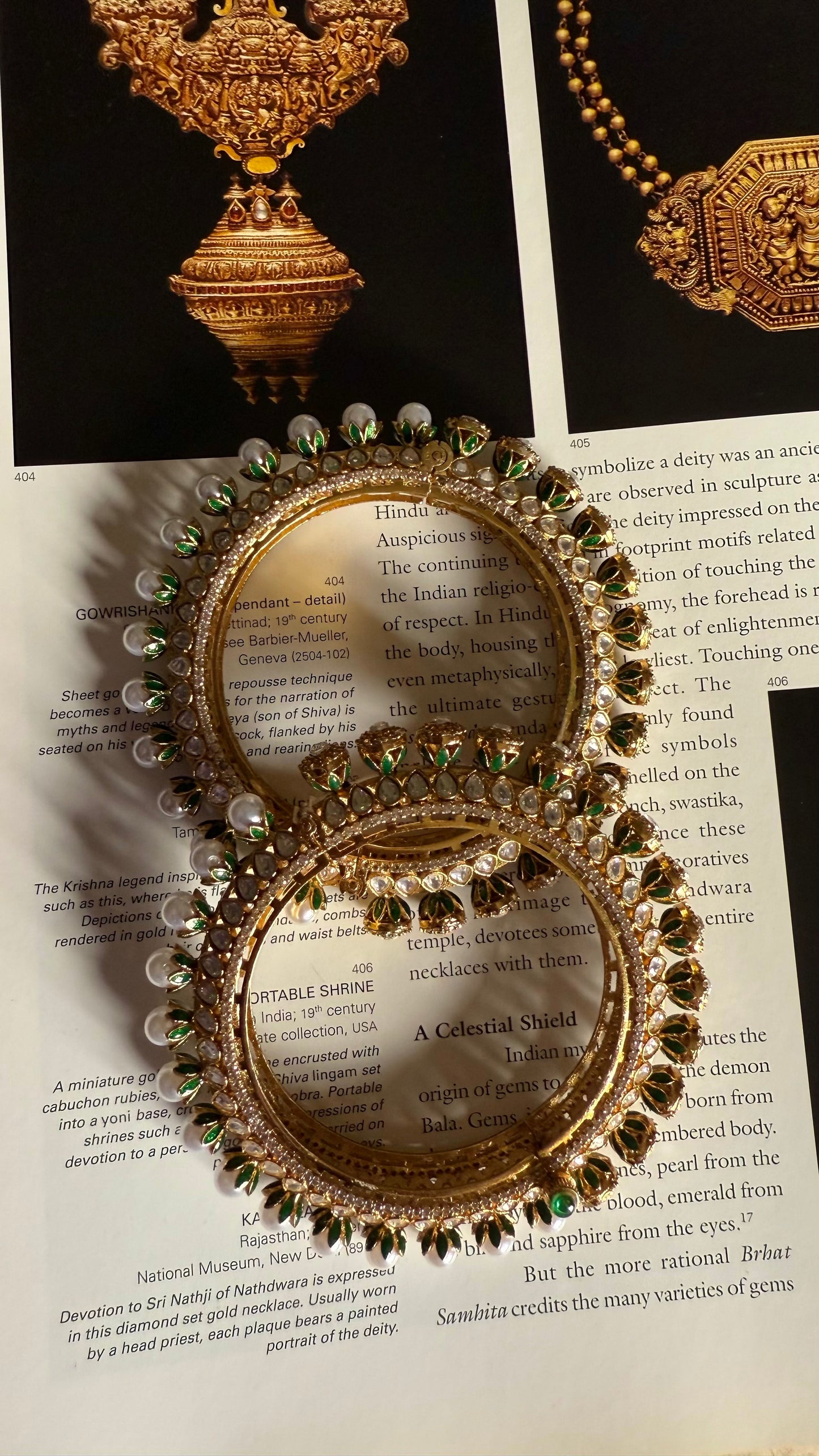 Emerald moissanite & pearl dual openable bangle