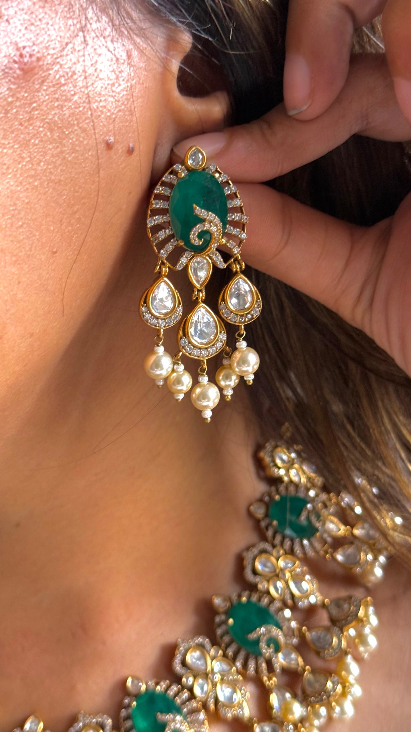 Emerald victorian designer collar necklace with pearl detailing
