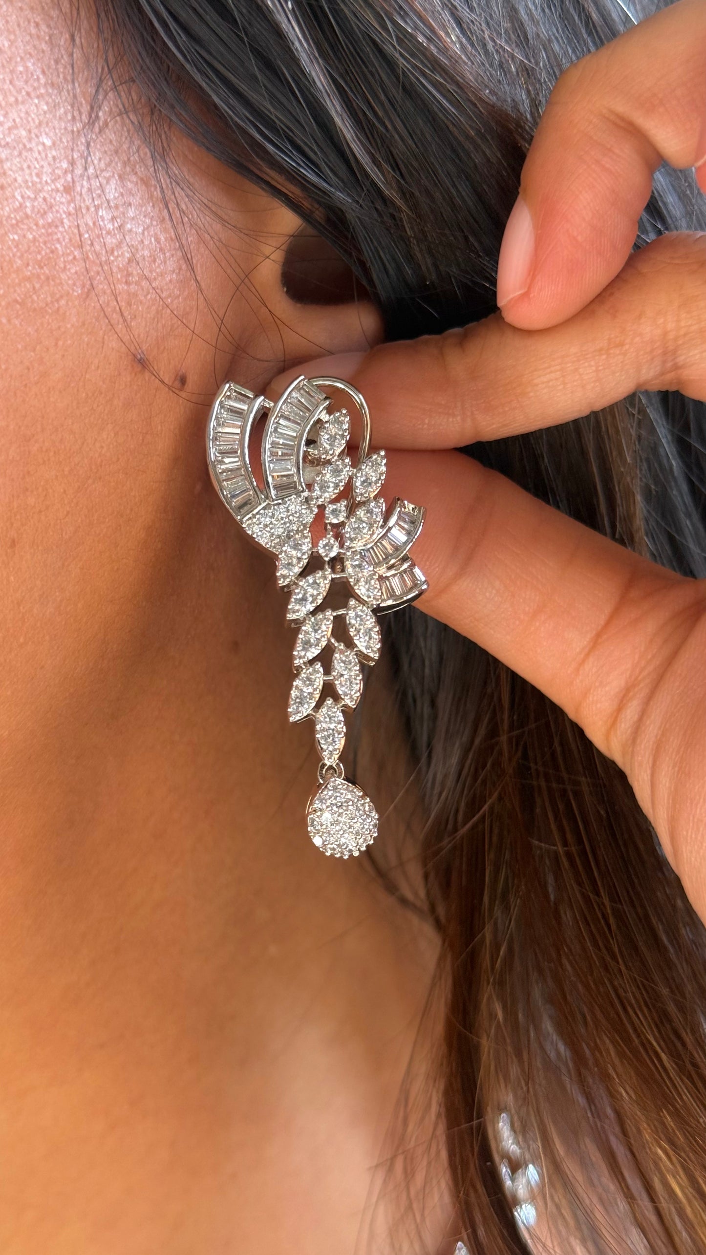 Cz diamond tear drop designer necklace (rhodium polish)