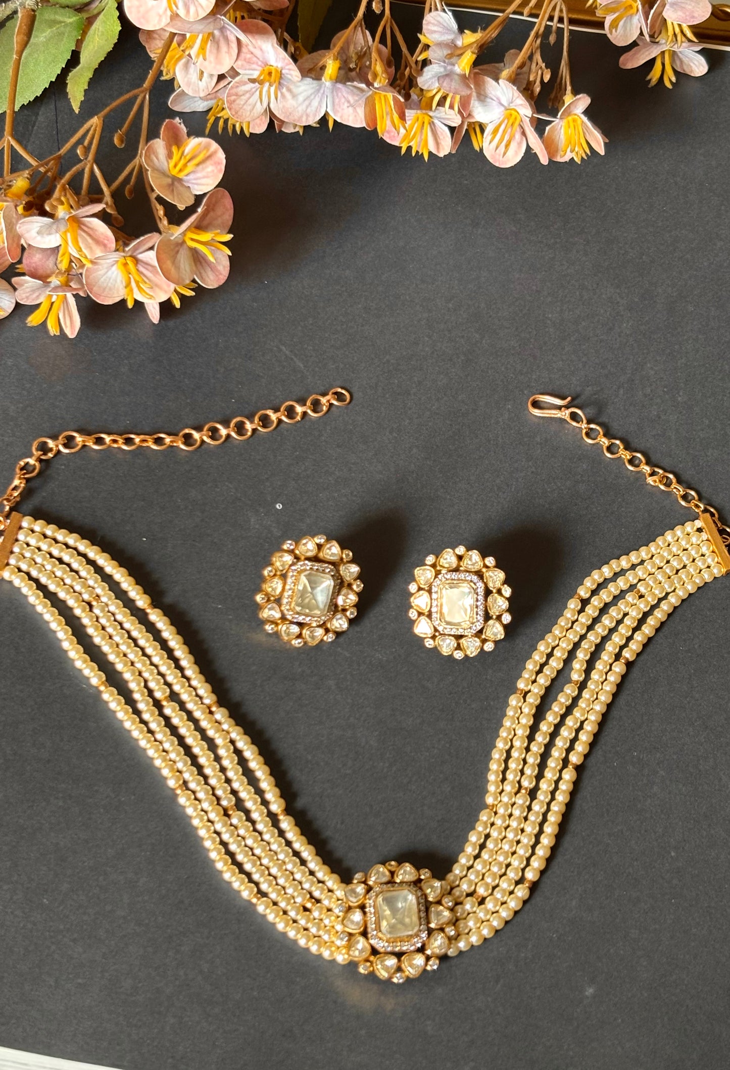 Lv peeli polki pearl choker Necklace