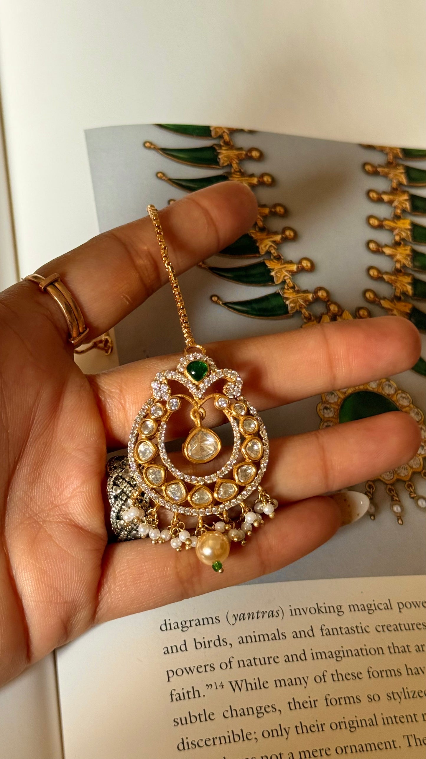 Emerald & pearl detailing victorian mangtika