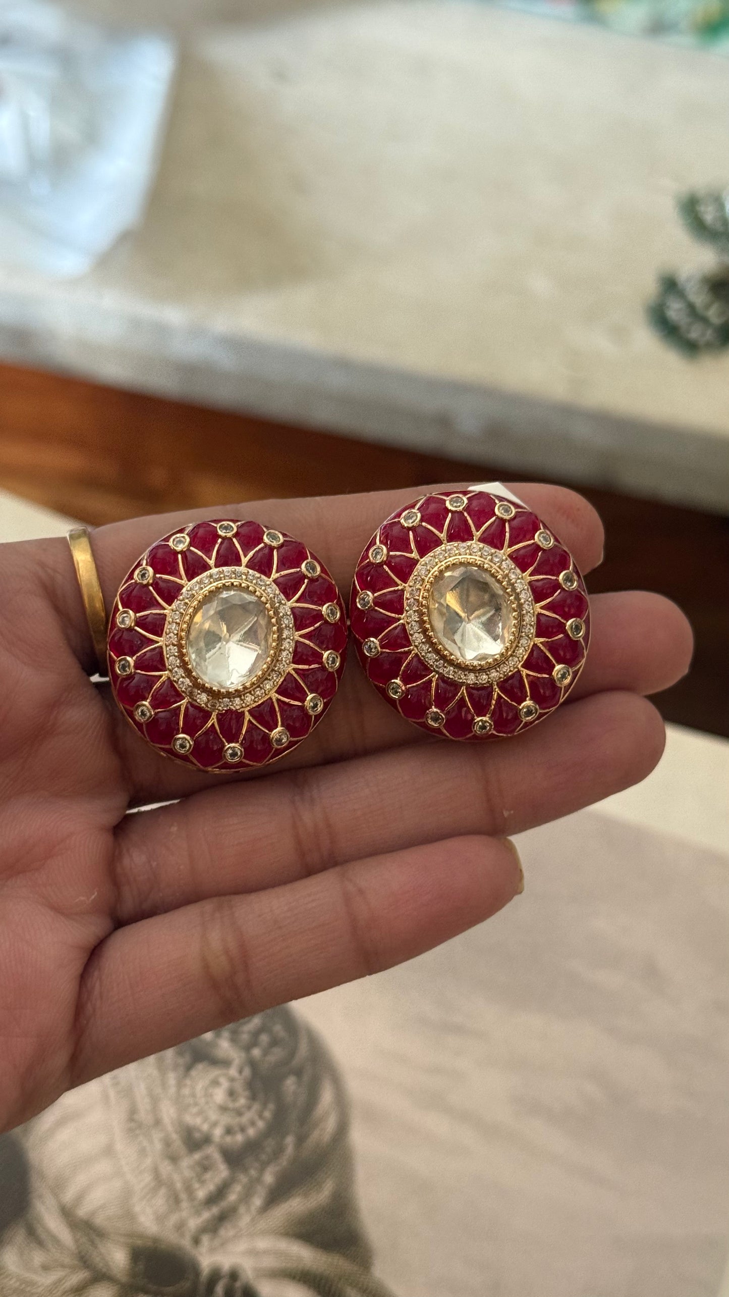 Rubby takkar studs (Gold)
