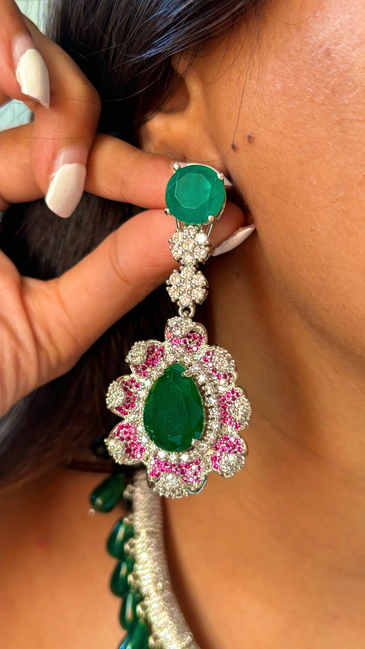 Emerald cocktail diamond necklace