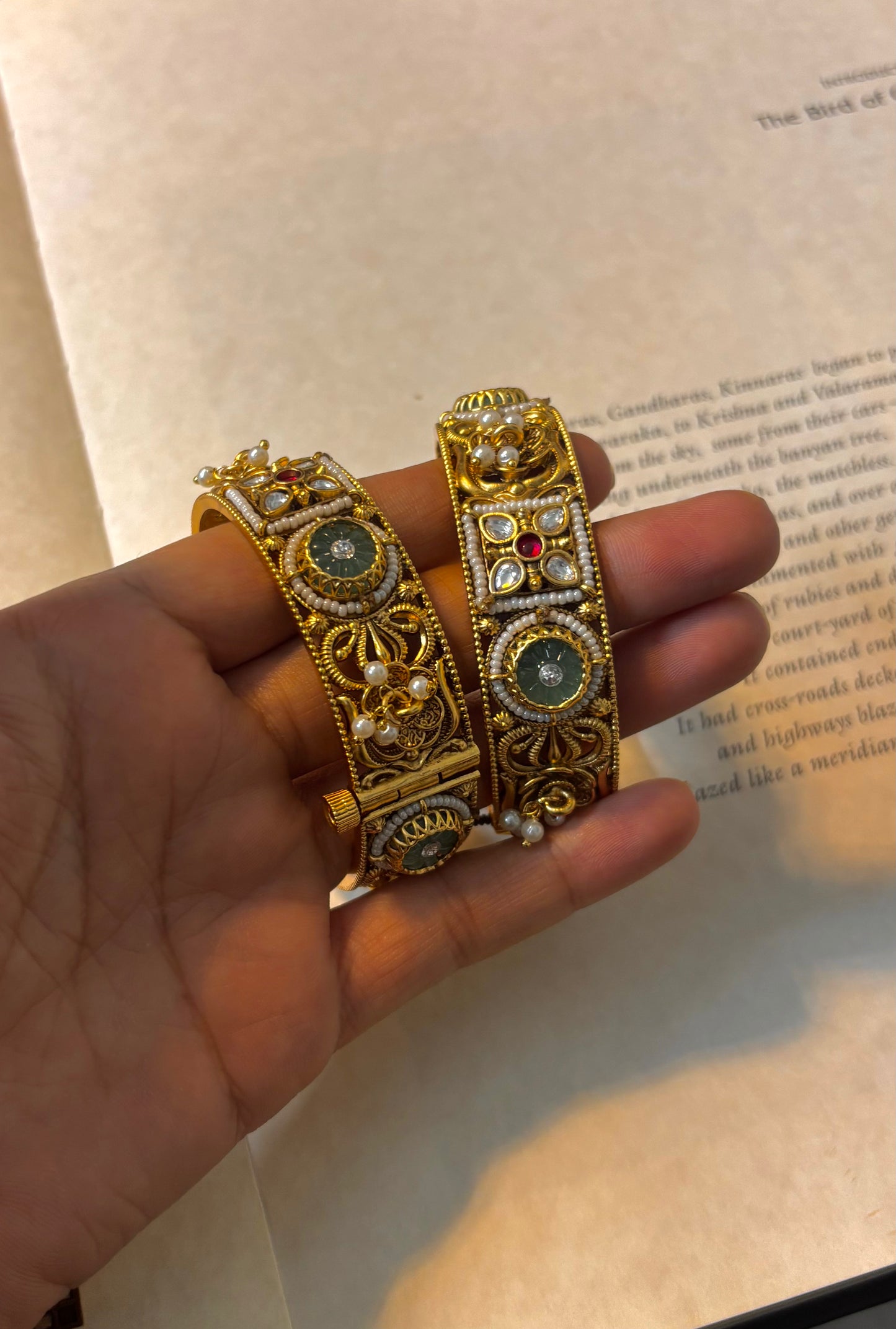 Rajwada mint &pearl bangles