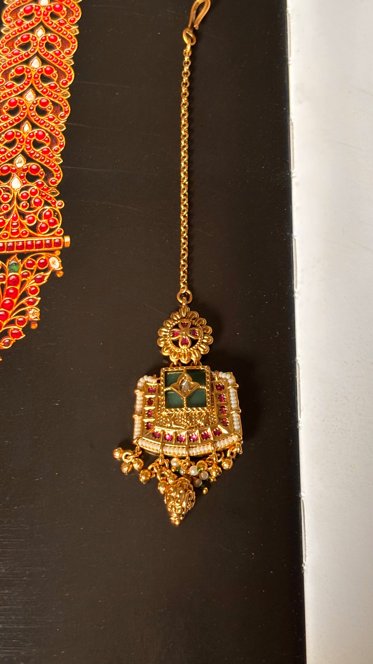 Emerald inlay nakashi Maangtika