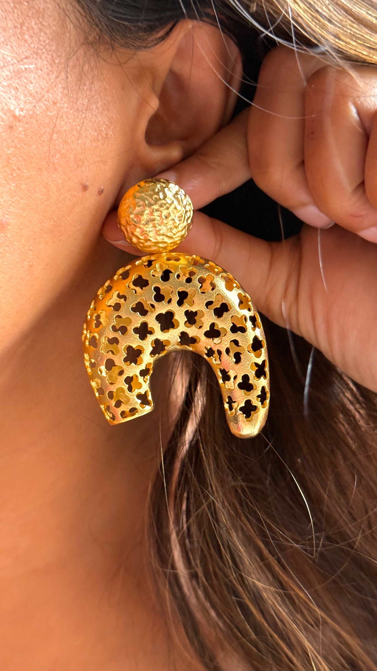 24kt Dubai Gold inspired gold Dnaglers with net detailing