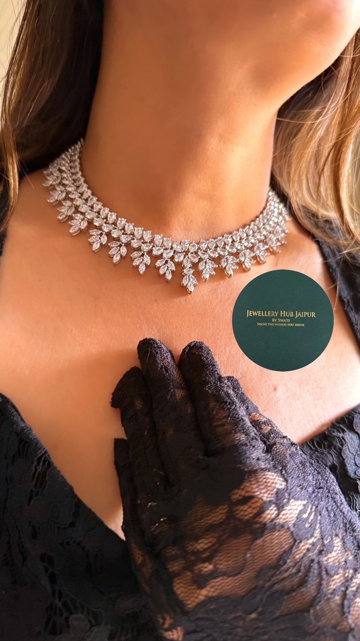 Leaf design diamond necklace