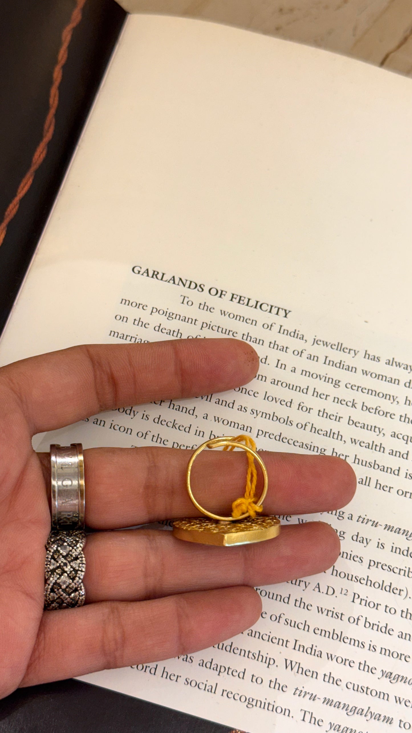 Paan shape paachi kundan ring